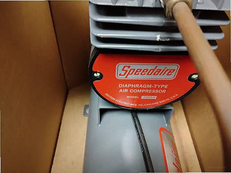 SPEEDAIRE 1/10 HP 3 Gallon stationary Air Compressor 2Z654 - New Old Stock
